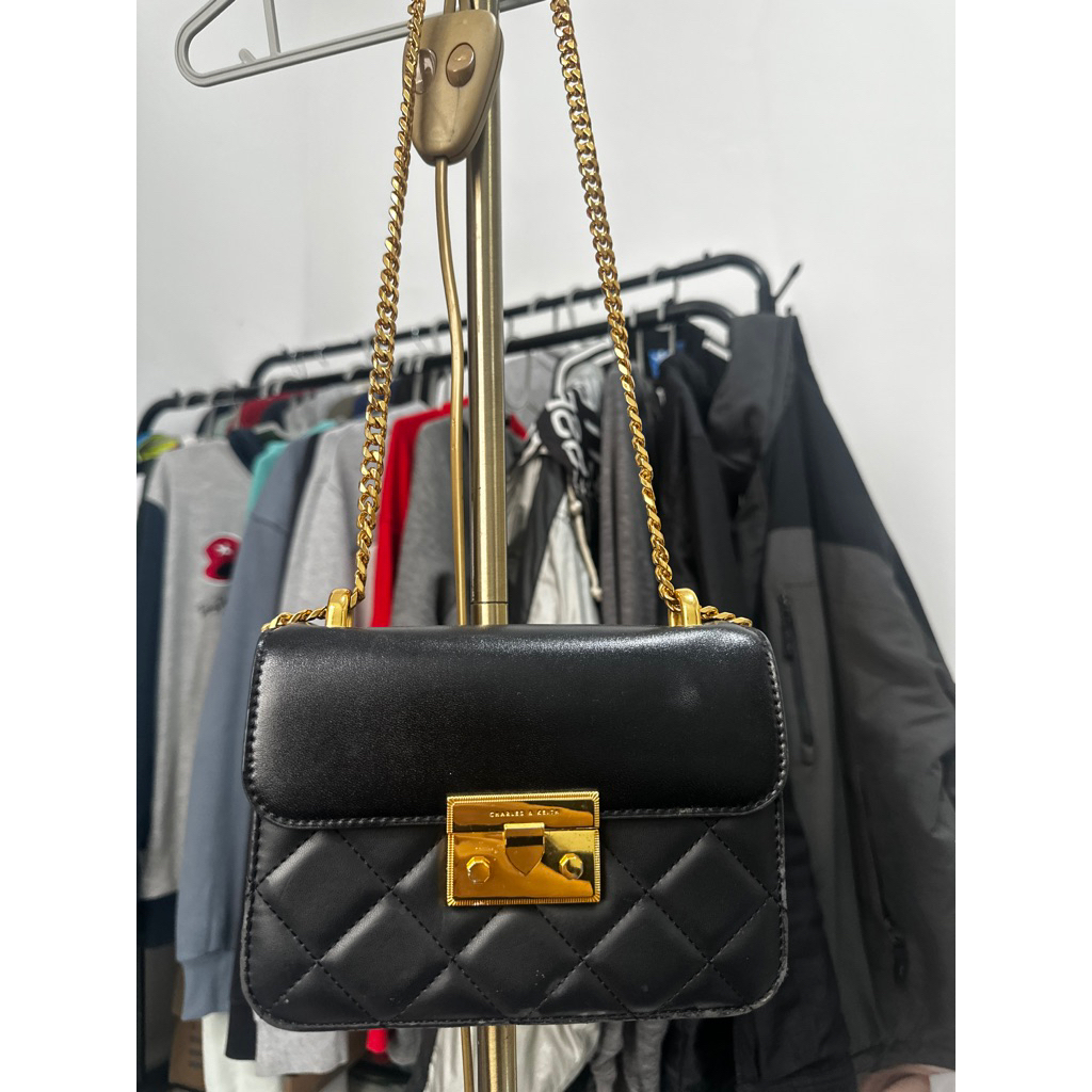 tas preloved charles and keith sling rantai