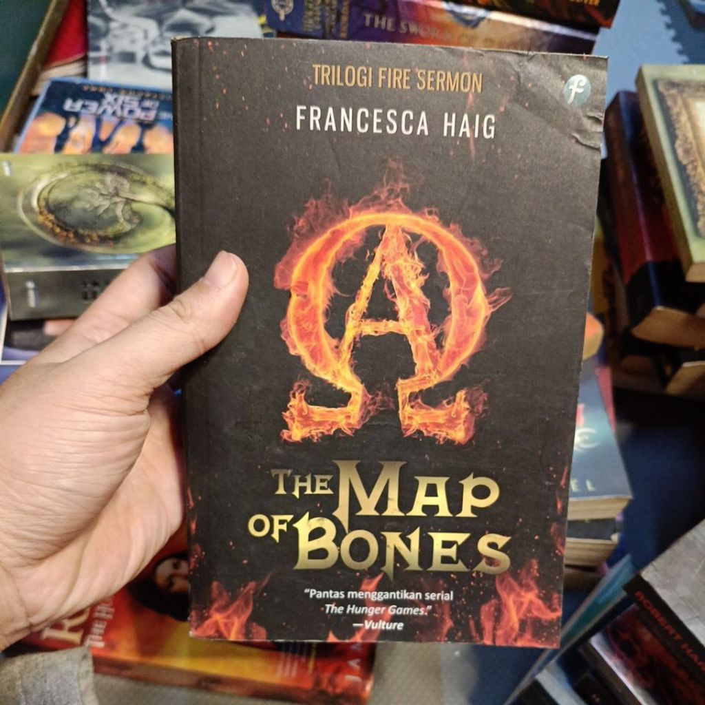 Novel fantasi the map of bones by fransesca Haig trilogi fire sermon