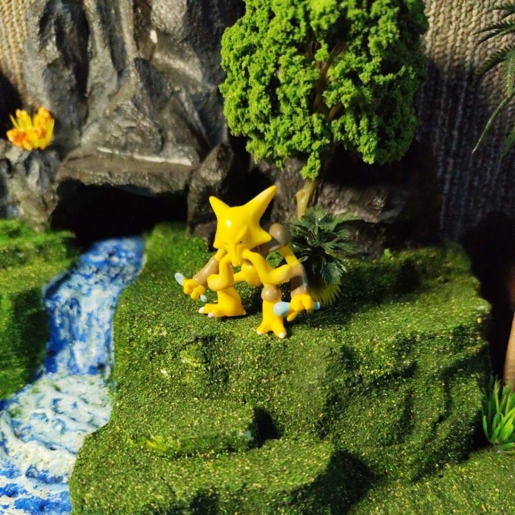 pokemon figure - alakazam - tomy