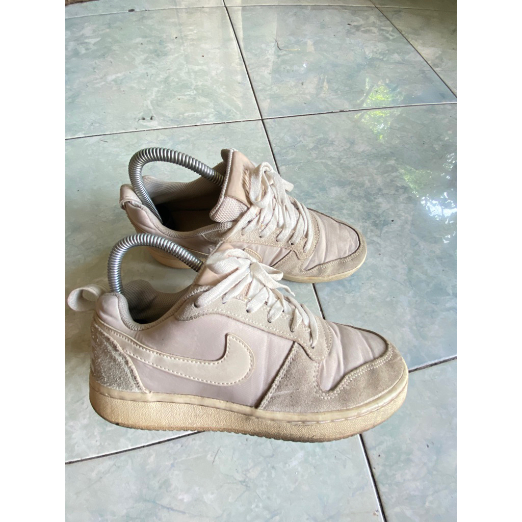 Preloved Sepatu NIKE ORIGINAL Size 37,5 (39 masih masuk)