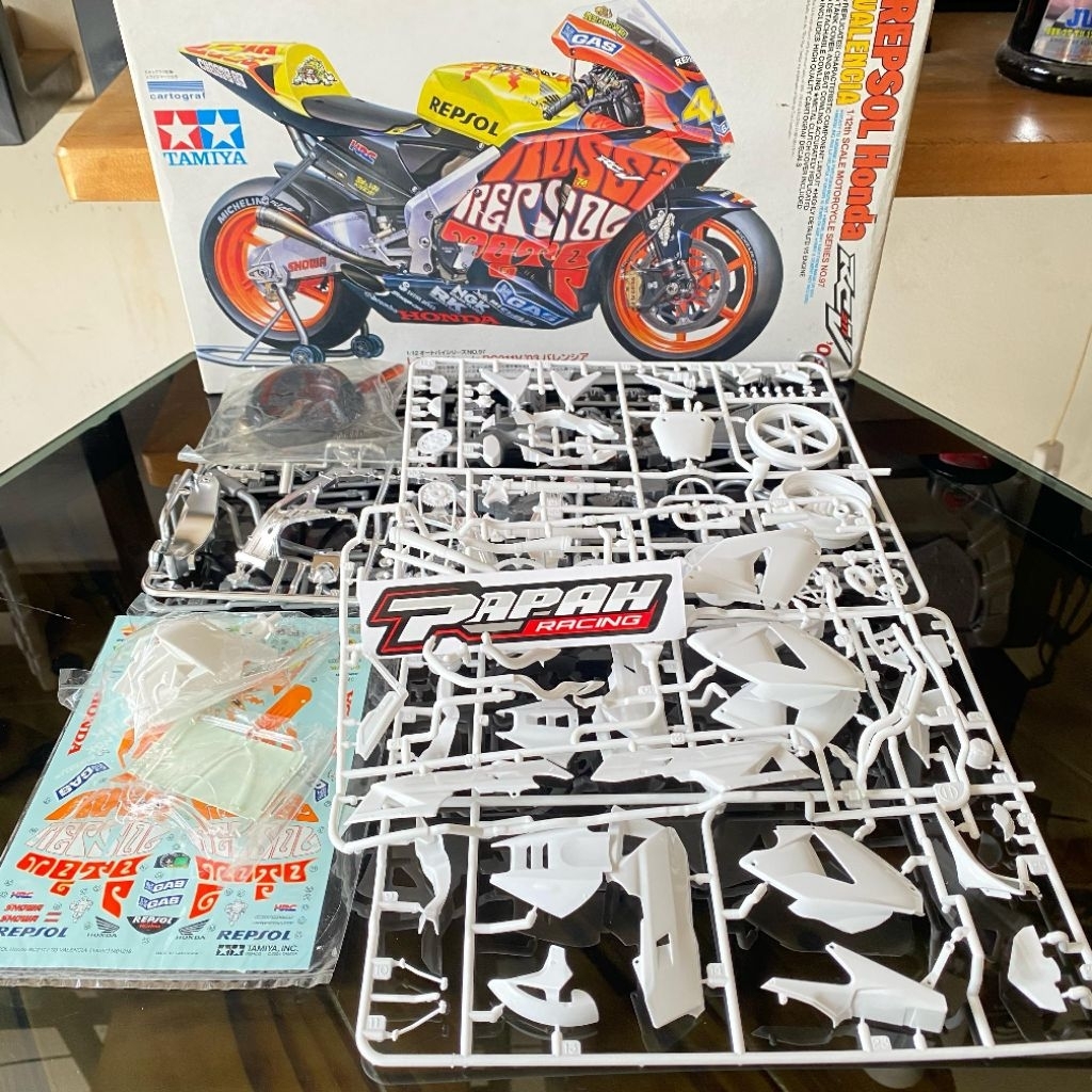 DIECAST TAMIYA HONDA RC211 2003 VALENTINO ROSSI