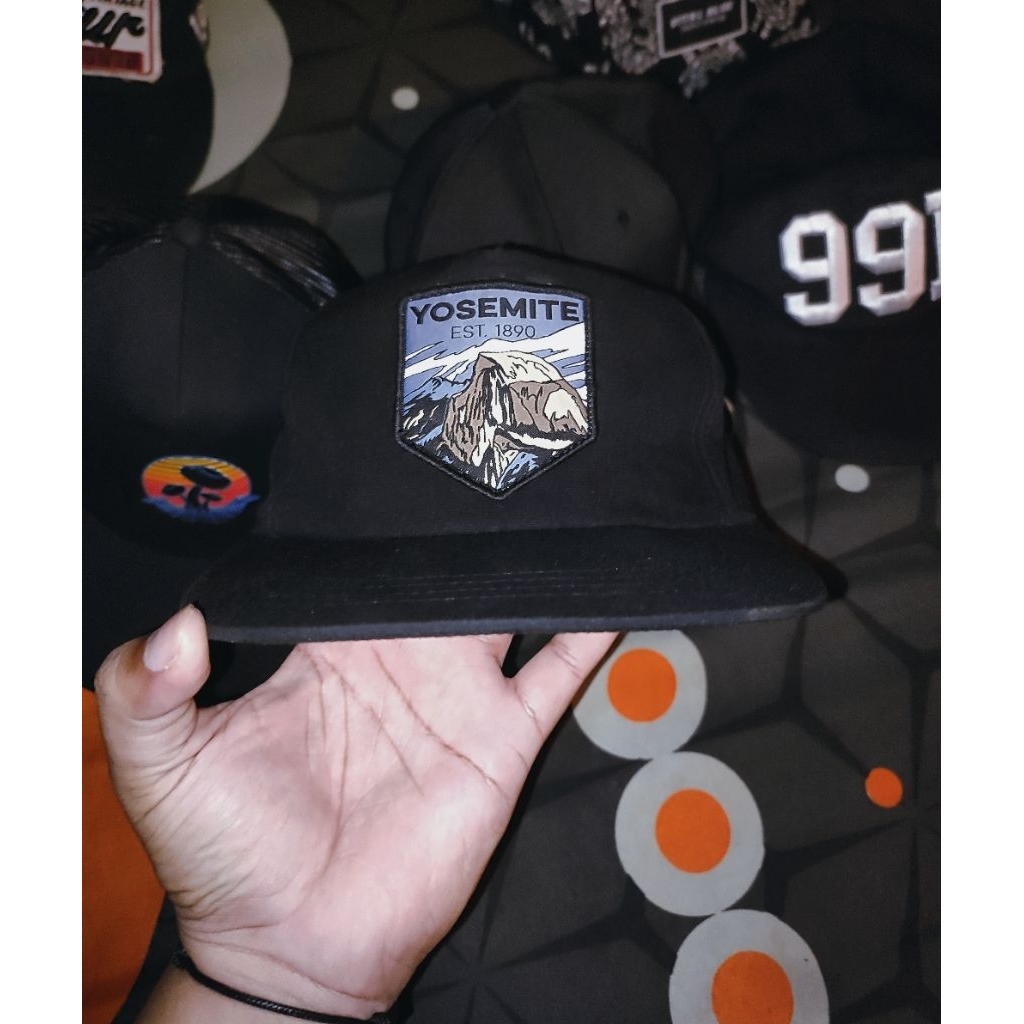 Topi Logo Yosemite