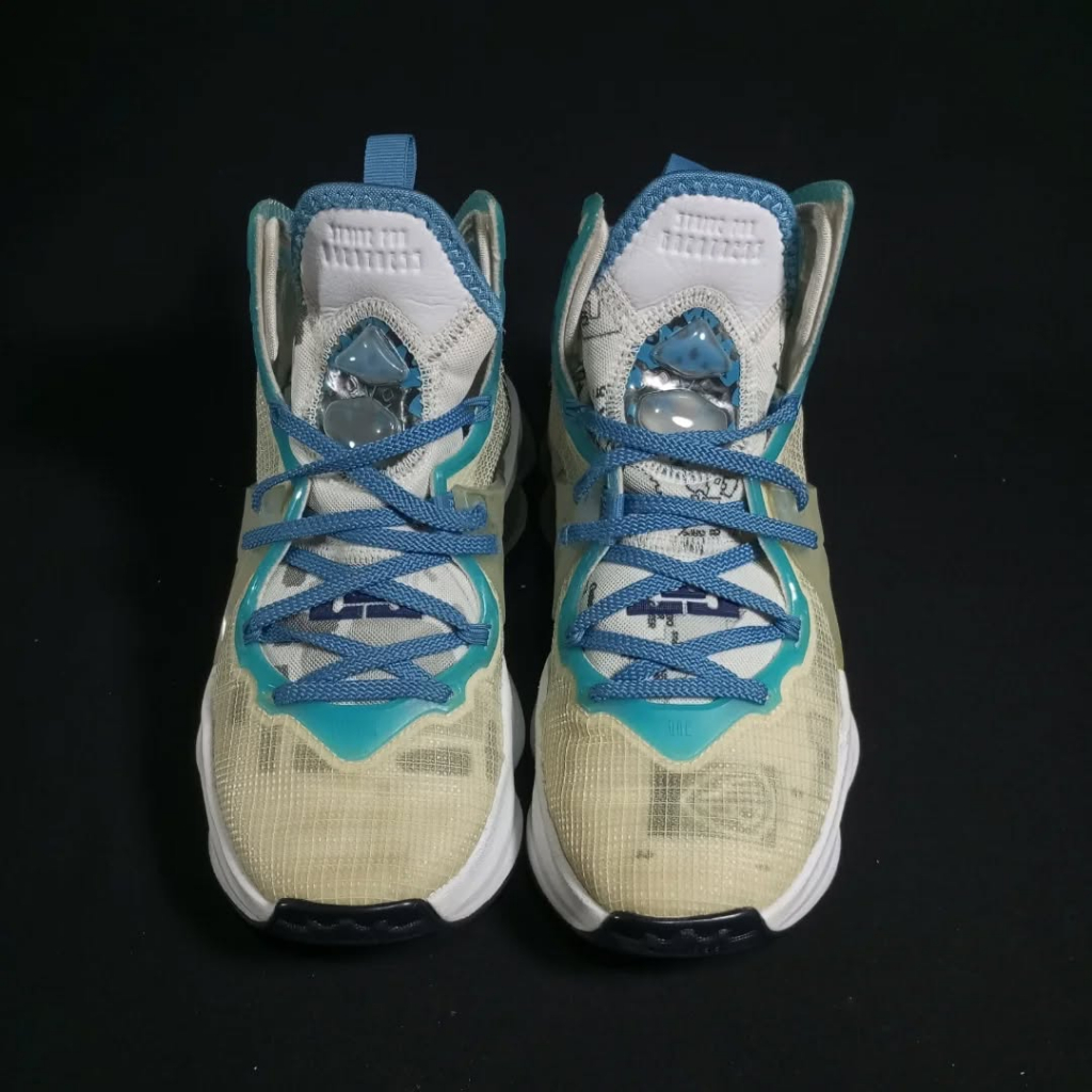 PRELOVED SEPTU BASKET ANAK LEBRON 19 SIZE 35,5 SECOND