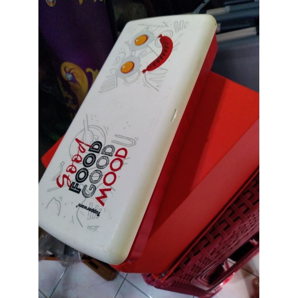 kotak makan Bento ORI Tupperware second kondisi minus flip nya tidak ada
