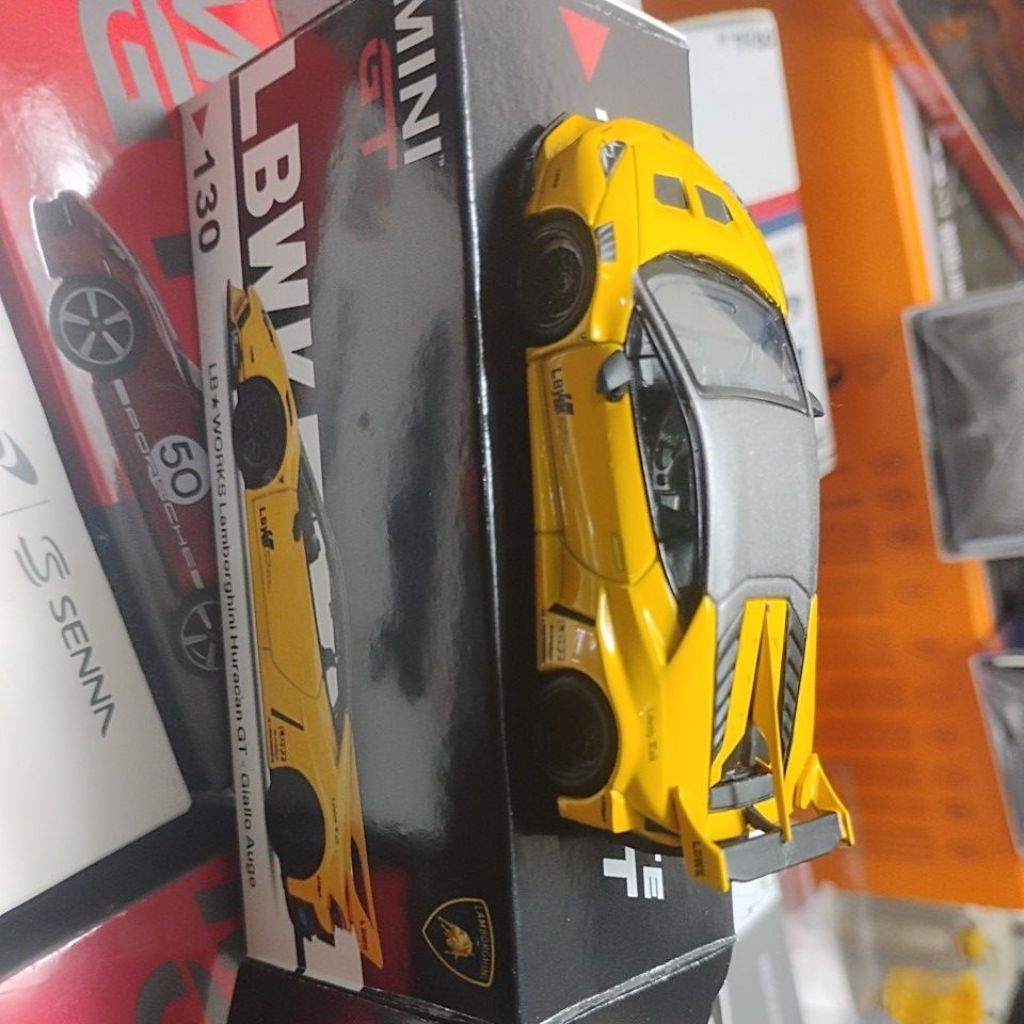mini GT Lamborghini giallo auge 130