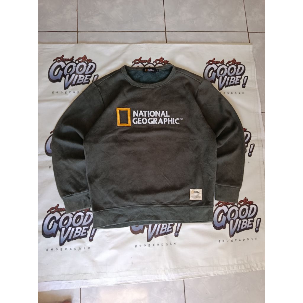natgeo crewneck hijau tua