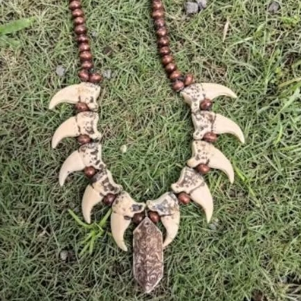 kalung etnik kuku macan resin