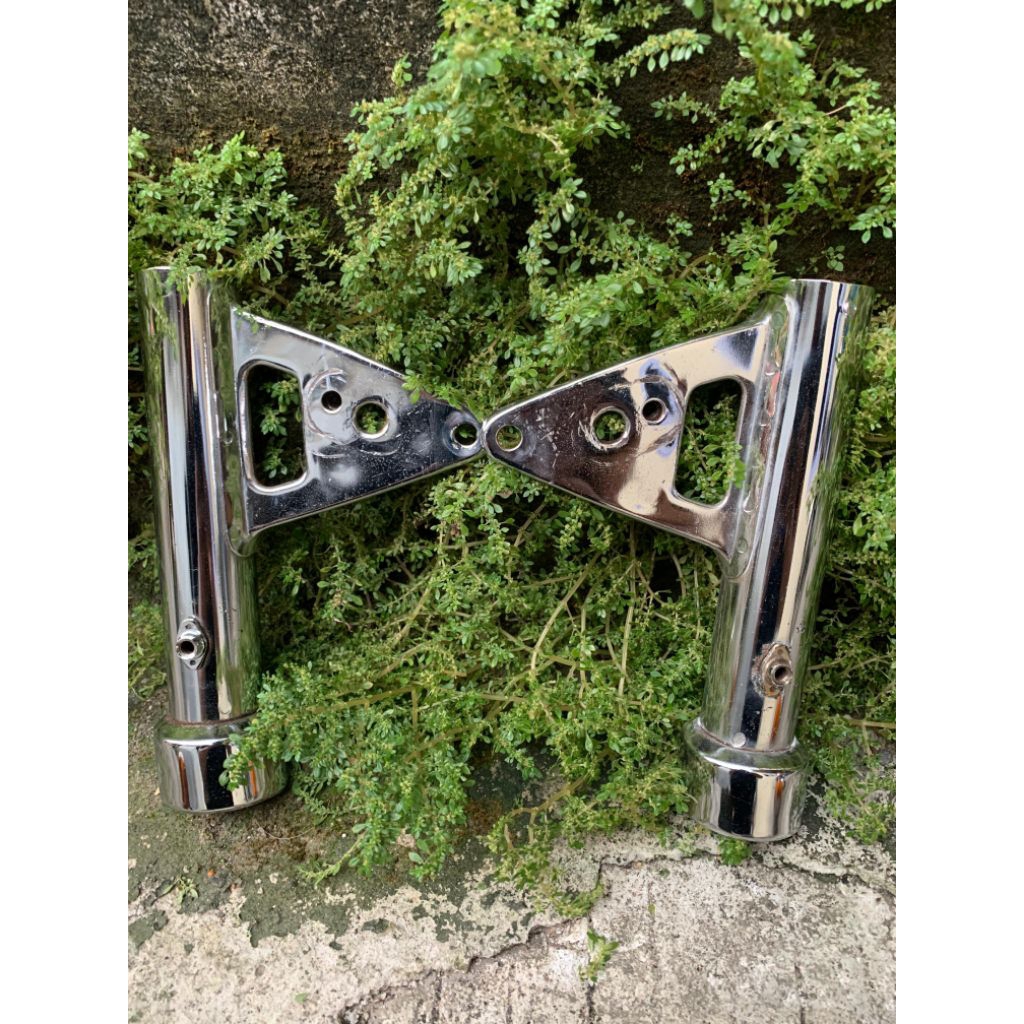 kupingan/pangkon lampu gl 100 gl 125 original tahun tua/pangkon lampu gl 125 original tahun 79 plati