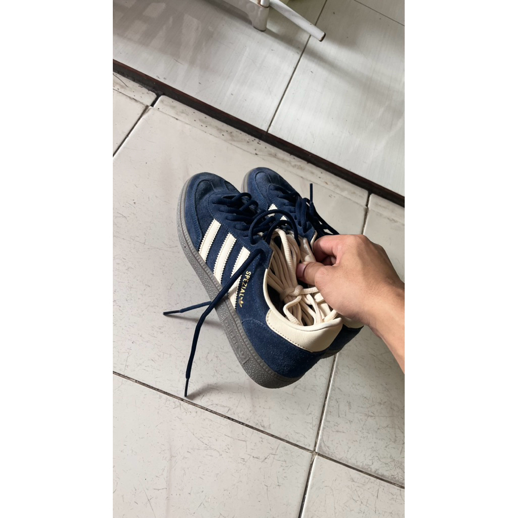 sepatu garis 3 indigo