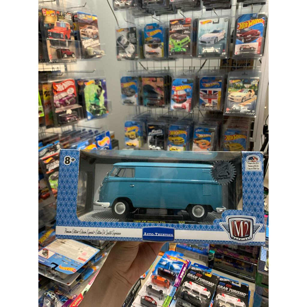 M2 Machines Diecast 1960 Volkswagen Delivery Van 1:24