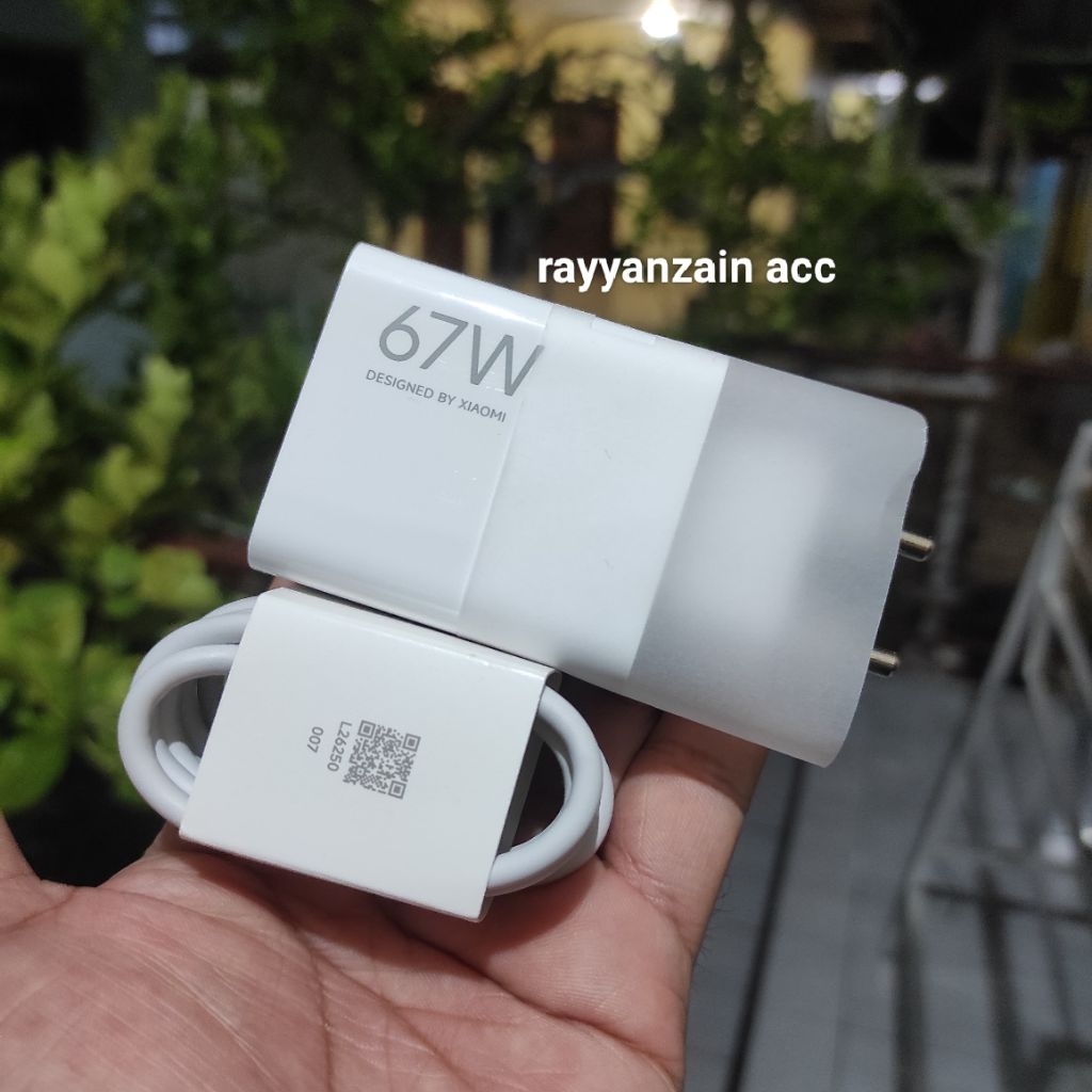 CHARGER 67 watt Original bawaan hp POCO F4 / Poco F5 / Poco F7 ( belum dipakai )