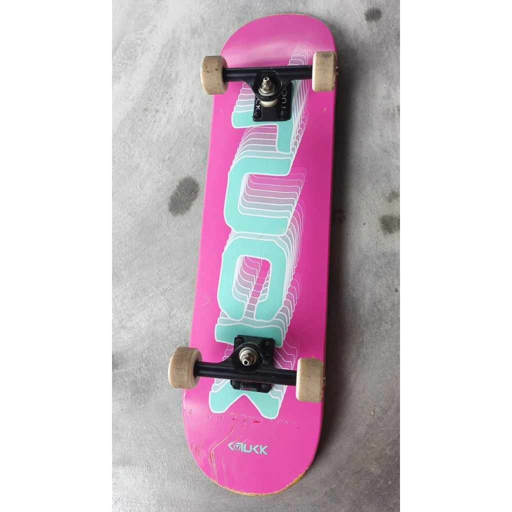 TUCK SKATEBOARD