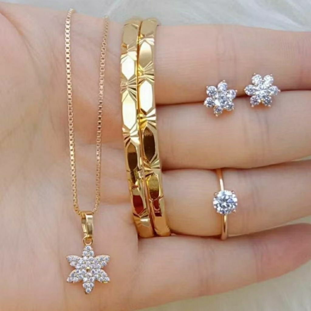 satu set perhiasan wanita titanium