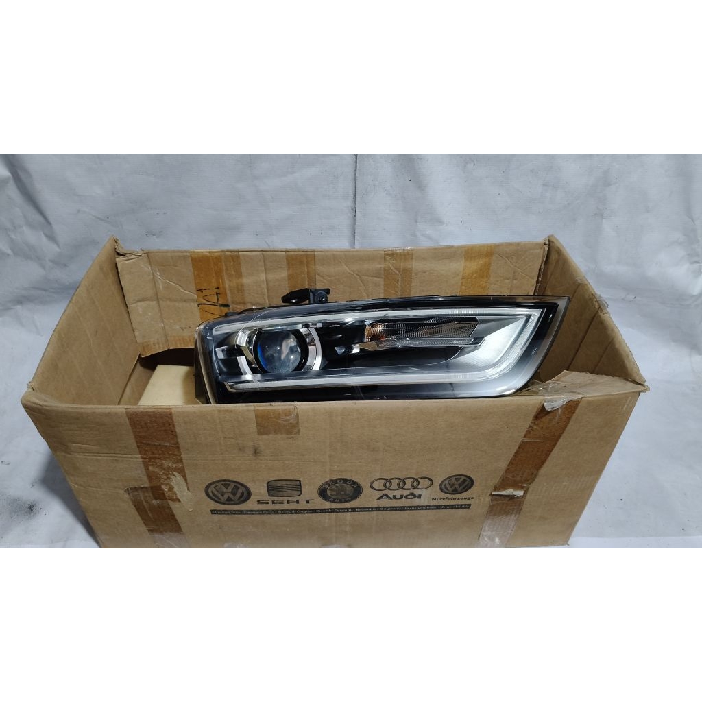 Lampu Depan Audi Q3 2011-2015