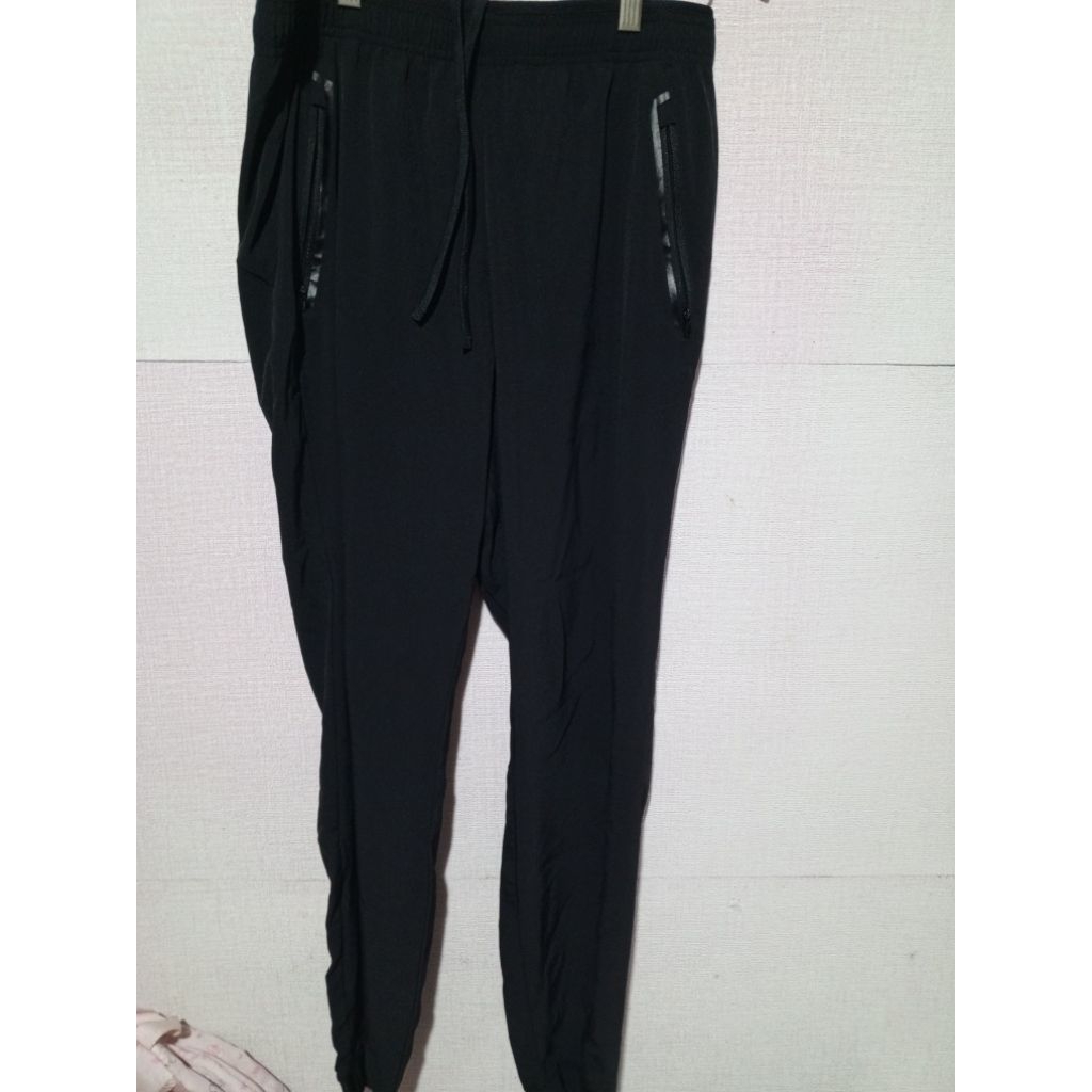 celana panjang olahraga running hm size S fit M second