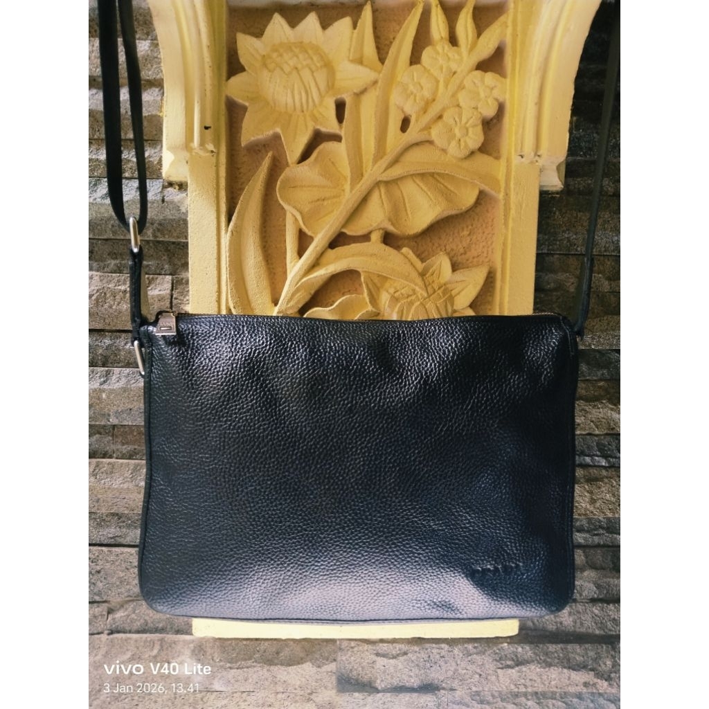 (second) prada sling bag leather, tas slempang kulit prada milano