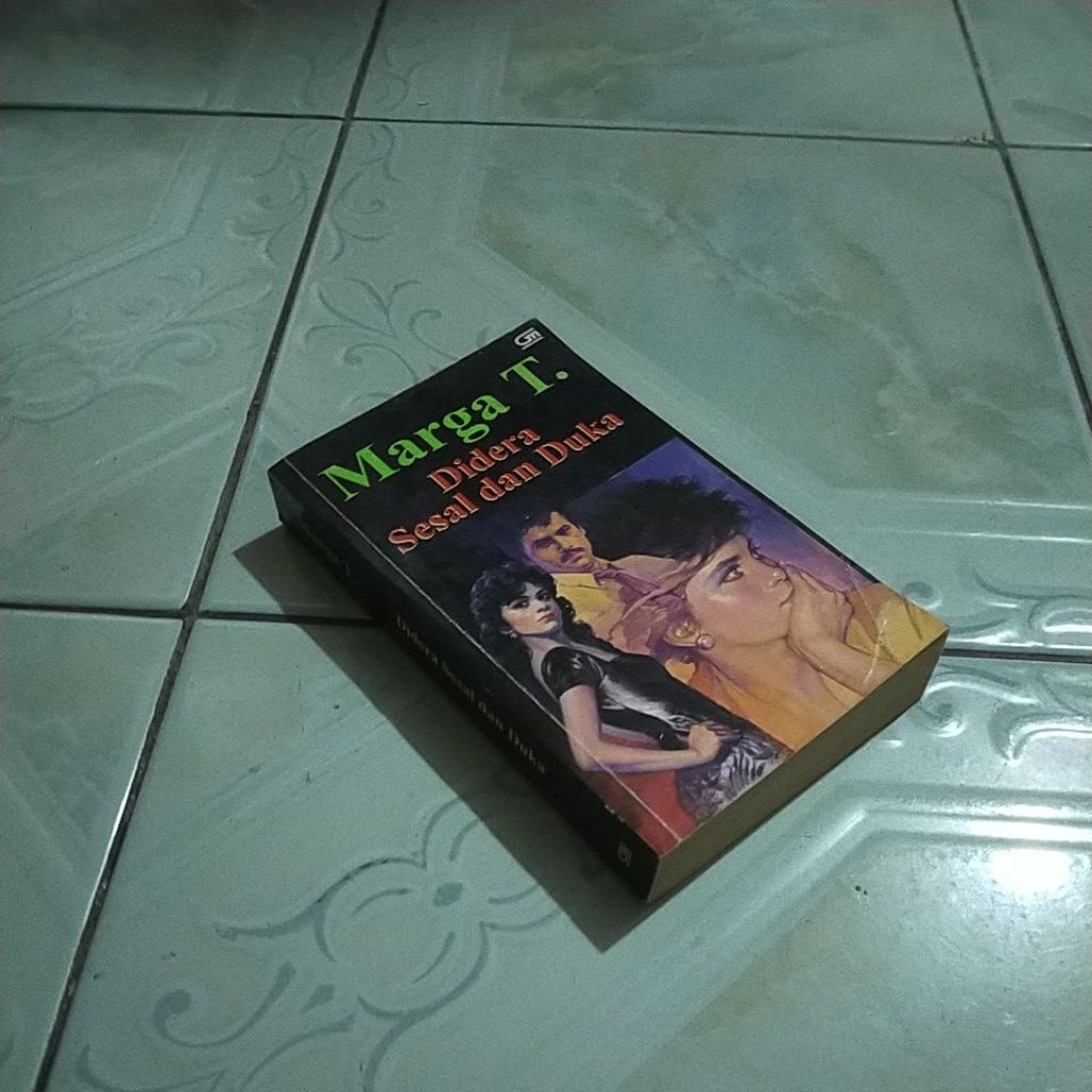 novel marga t. DIDERA SESAL DAN DUKA