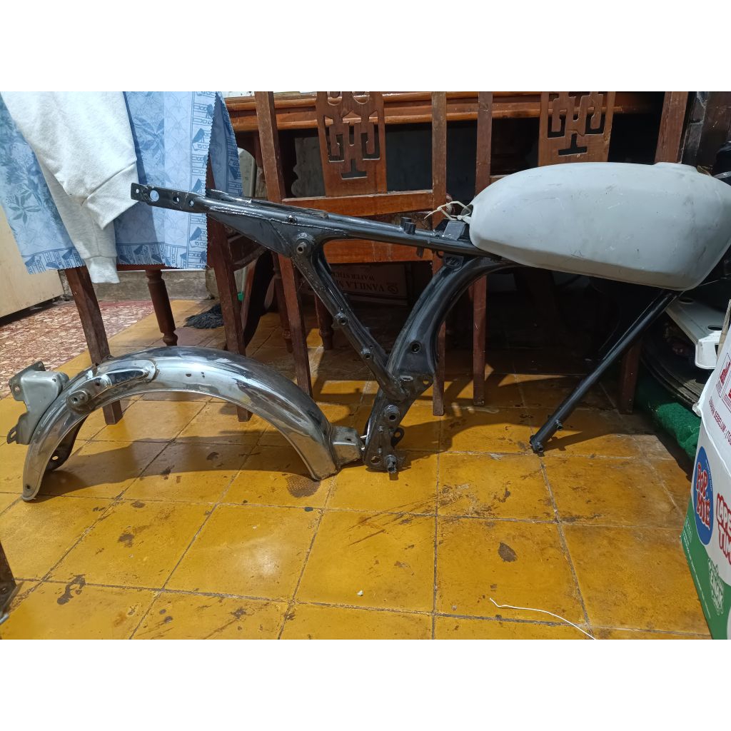 Bodi set cb 125 original tahun 1975