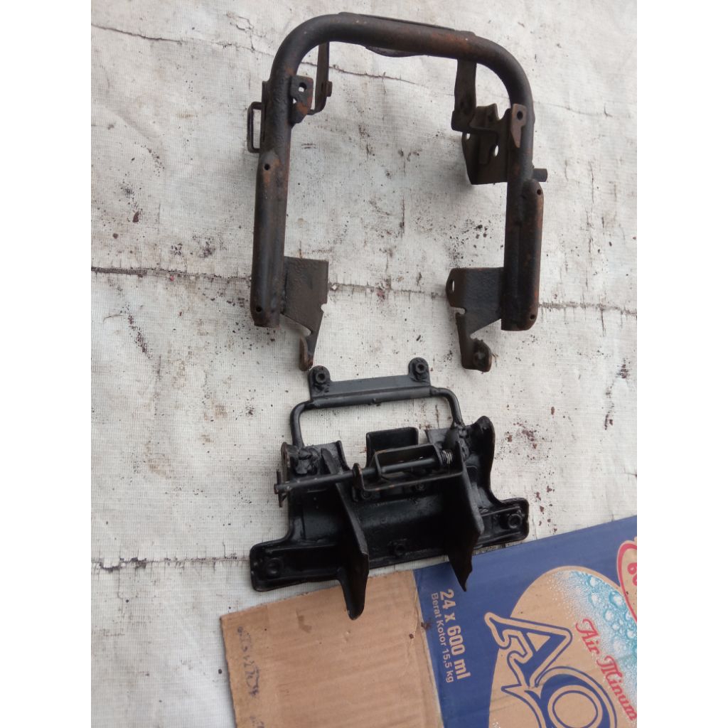 sambungan rangka belakang braket lampu kunci jok Honda Astrea grand sabit impressa 95 96  legenda 95