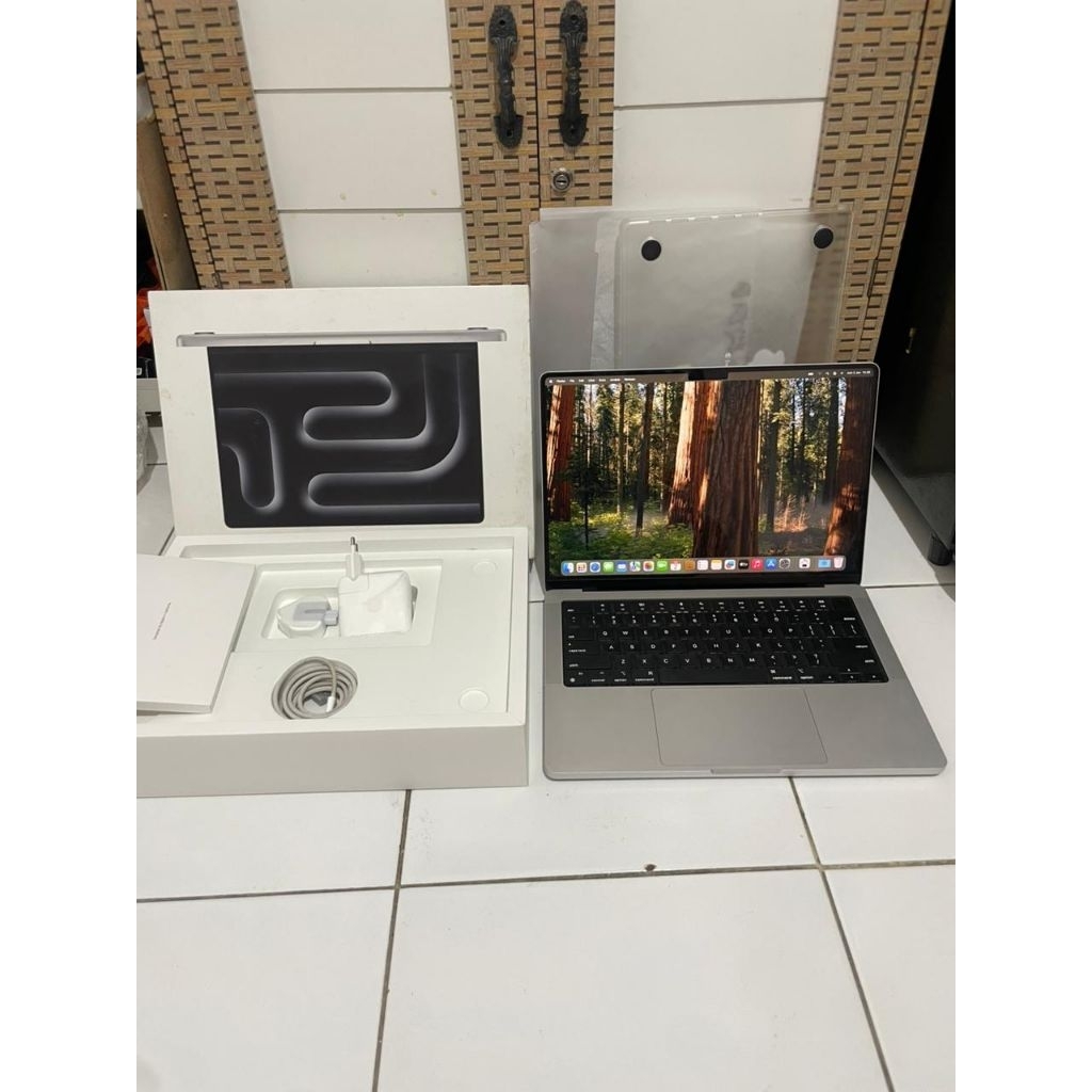Apple MacBook Pro M4 14 inch 16GB 512GB Second iBox Mulus Like New Murah