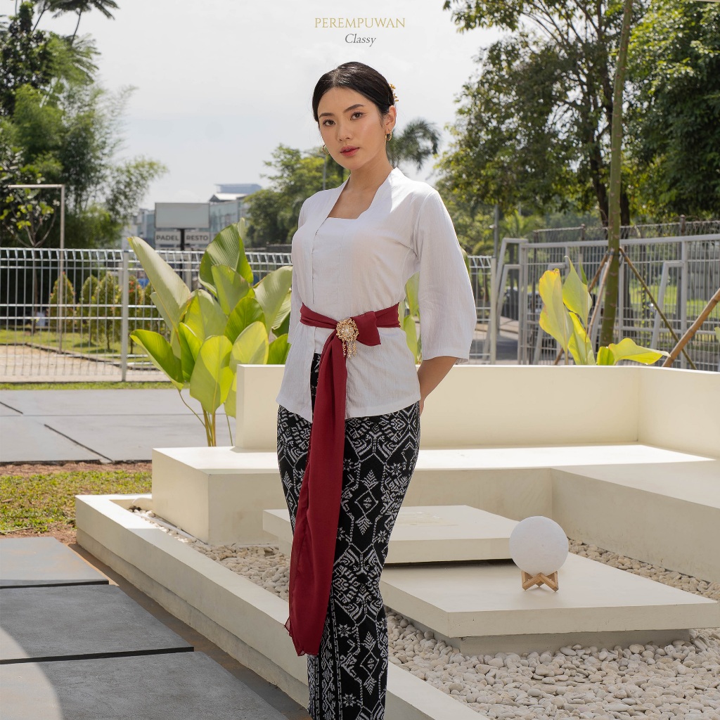 PEREMPUWAN | Kebaya Wisuda Kondangan Kutu baru Modern Wanita Bali Putih Hitam Vintage Aesthetic