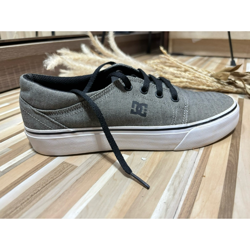 Sepatu DC Trase Second Like new | sepatu skate | sepatu sneakers Preloved