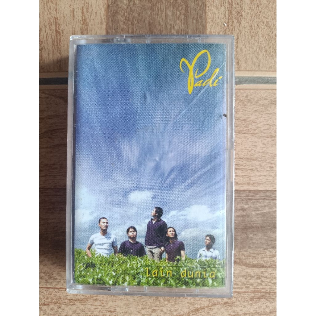 kaset pita PADI "lain dunia"