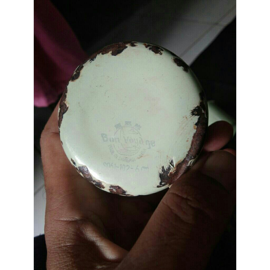 Cangkir Besi Kuno untuk Kolektor