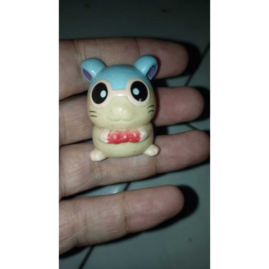 mini figure hamtaro dari happy meal