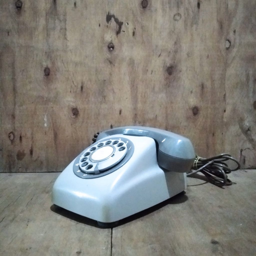 Telepon kabel telepon putar jadul antik vintage lawas kuno