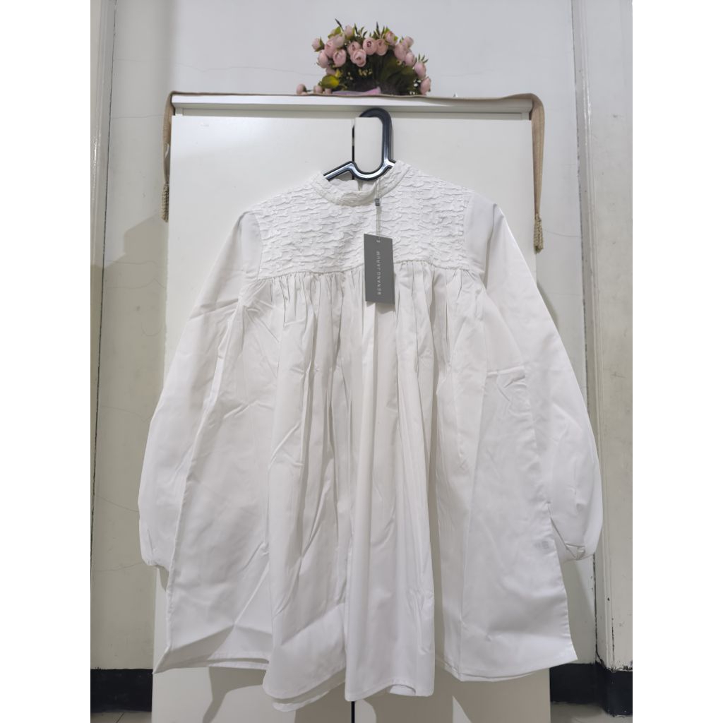 BENANG JARUM - Esther puffy blouse (monogram)