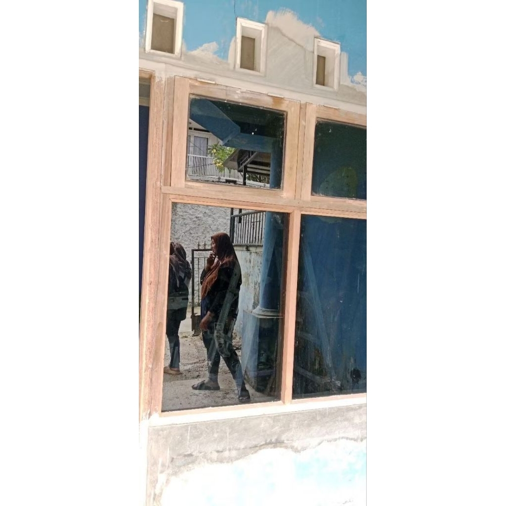 KUSEN JENDELA GANDENG ATAS PAKE' JELOSI +DAUN KACA AKTIF BAHAN KAYU KAMPER DAN MERANTI FULL OVEN BIS