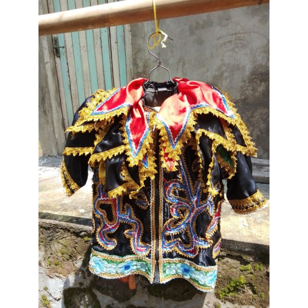 Baju kesenian Gedruk