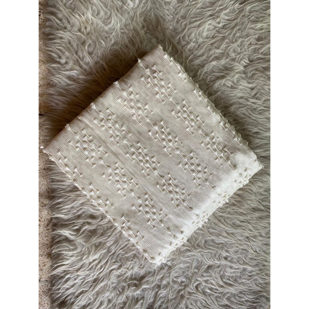 Tenun Bulu Khas Garut Tenun Bulu Broken White