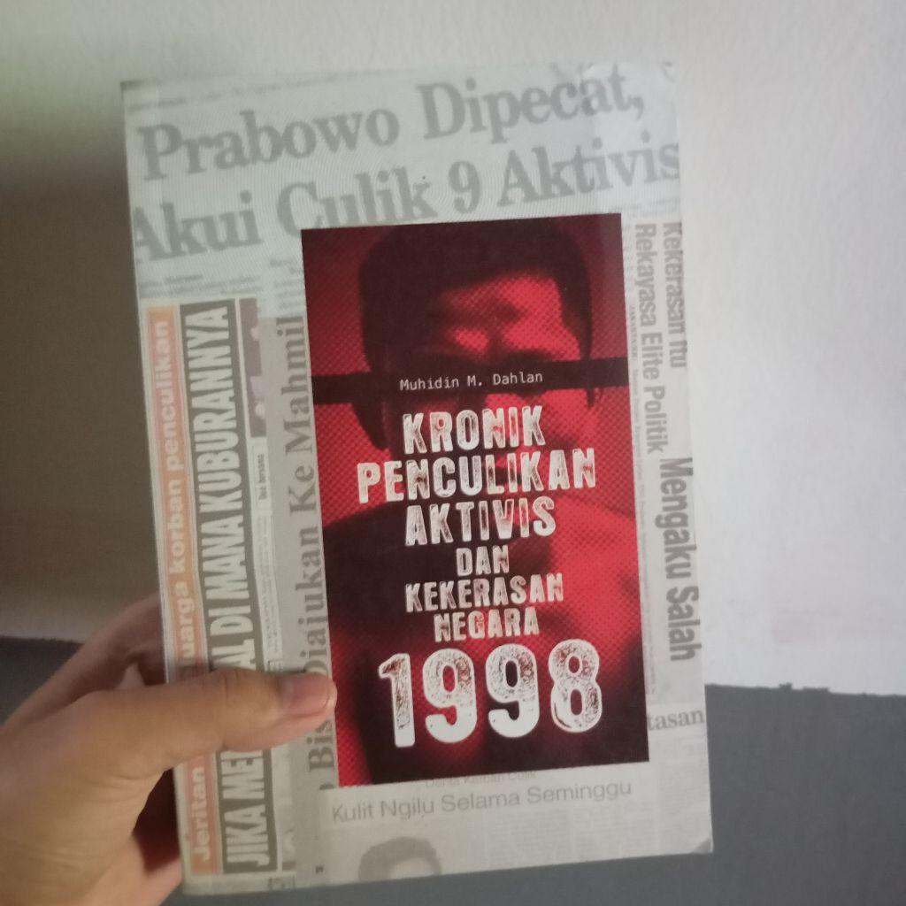 Buku Kronik penculikan aktivis 98