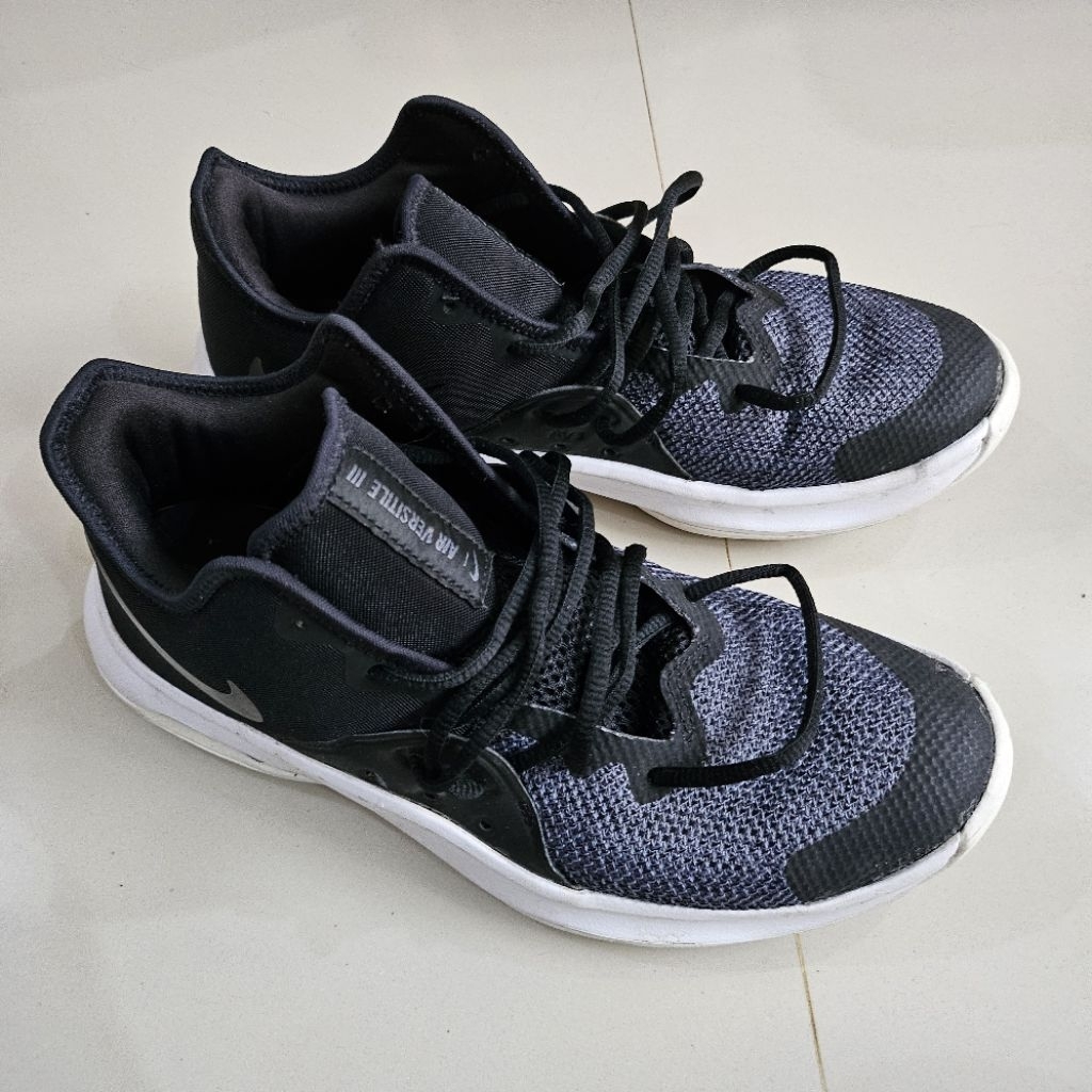 Nike Air Versitile III Black White Size 42