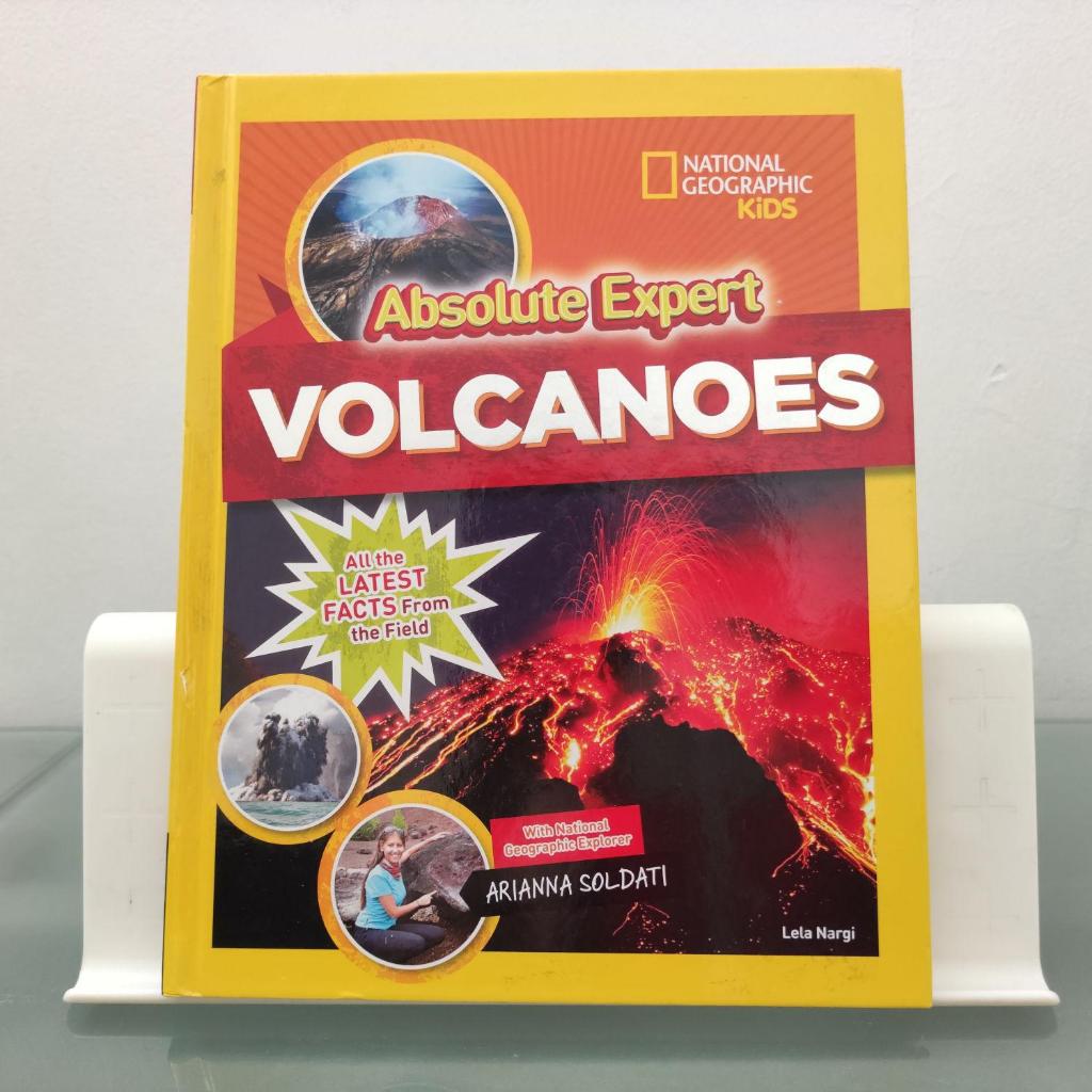[preloved] Absolute Expert: Volcanoes (hardcover) (b.inggris)