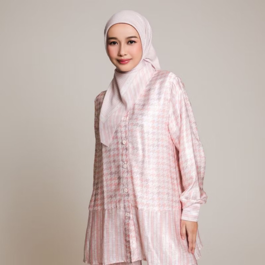 Blushing Blouse by ZS X NASL | Blouse Elegan | Zaskia Sungkar X Nagita Slavina | ZS X NASL | D’Hijab