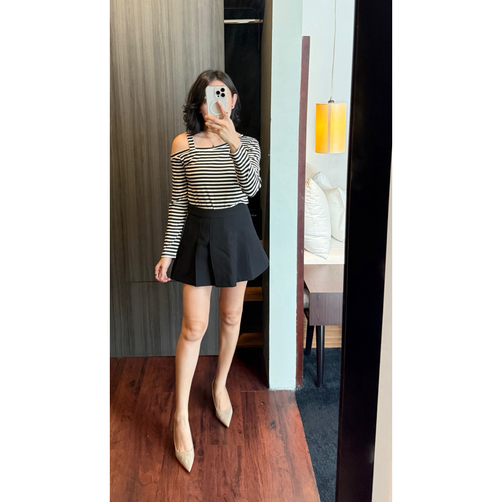 One shoulder top