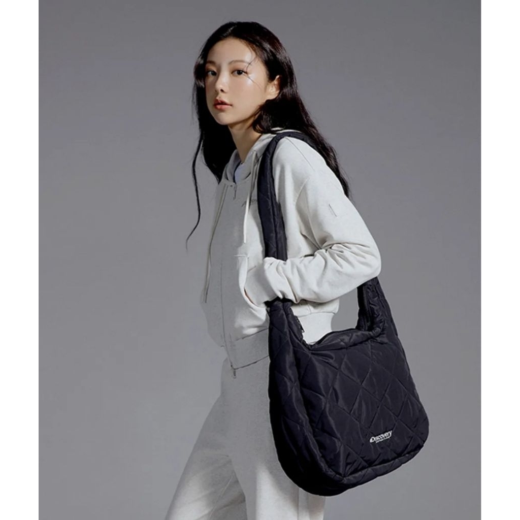 DISCOVERY EXPEDITION Melrose Quilted Shoulder Bag L (BLACK)