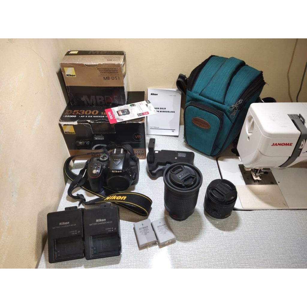 Kamera DSLR NIKON D5300 WiFi  - 2 Lensa. Kit dan Tele 55 200.. | Kelengkapan Fullset dan Fisik Like 