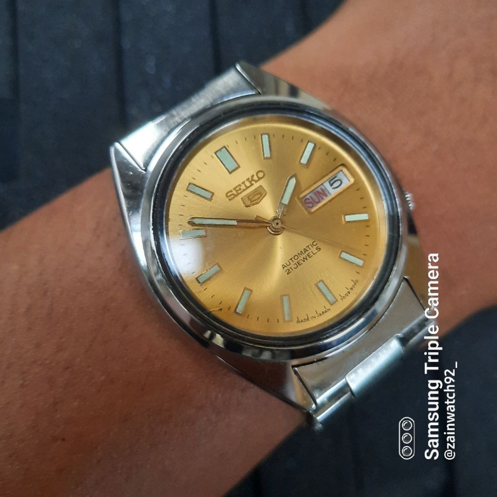 Jam tangan Seiko 5 Caliber 7009 Gold Dial Bersih Automatic Vintage Original