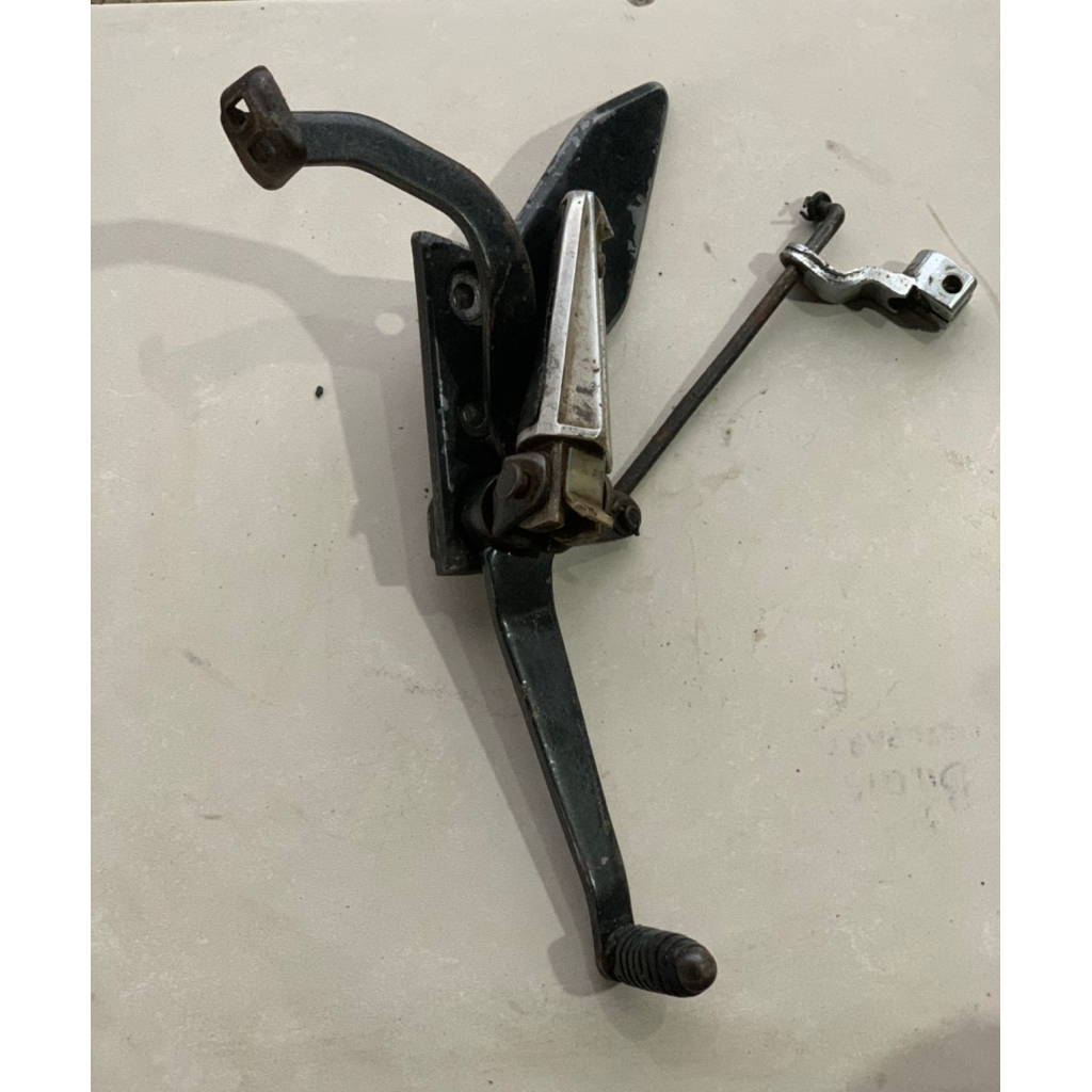 step foot step depan kiri ori original yamaha vixion old 3C1