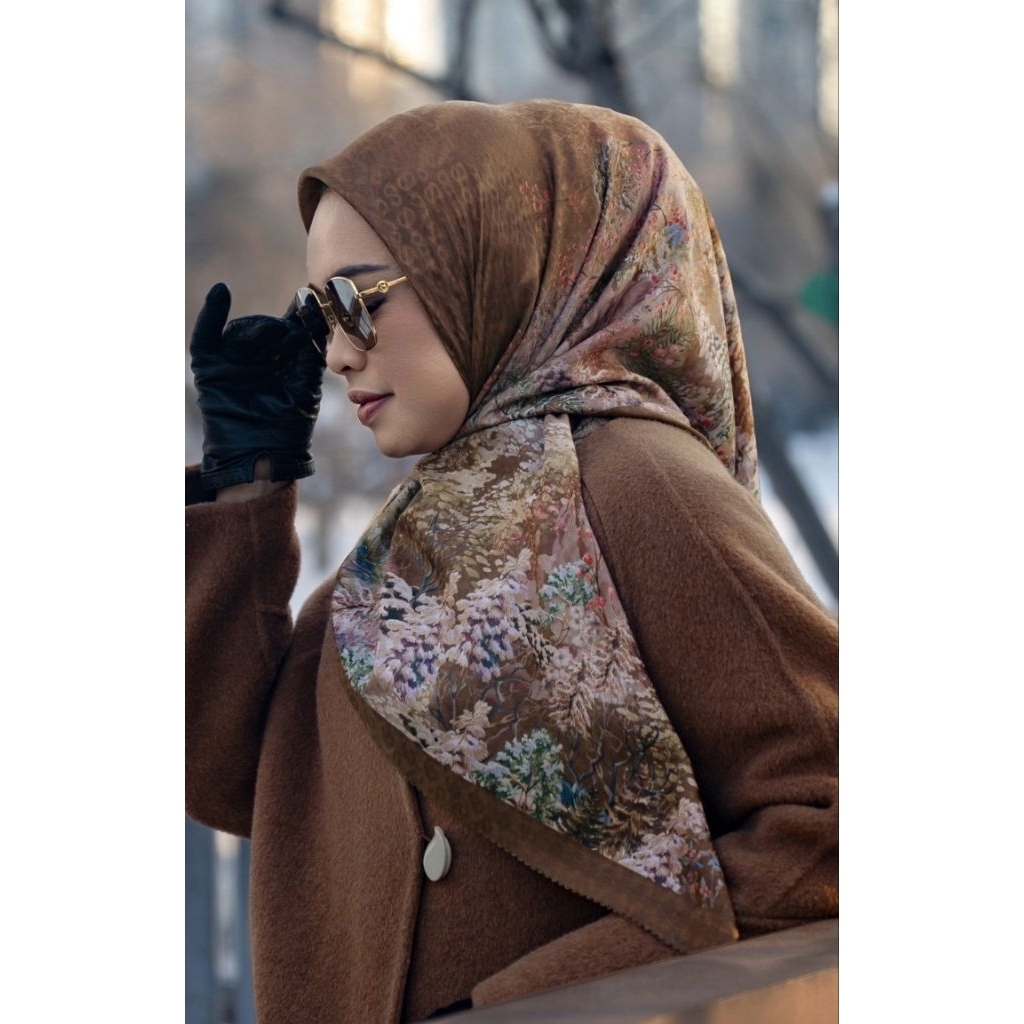 Buttonscarves Holiday 3