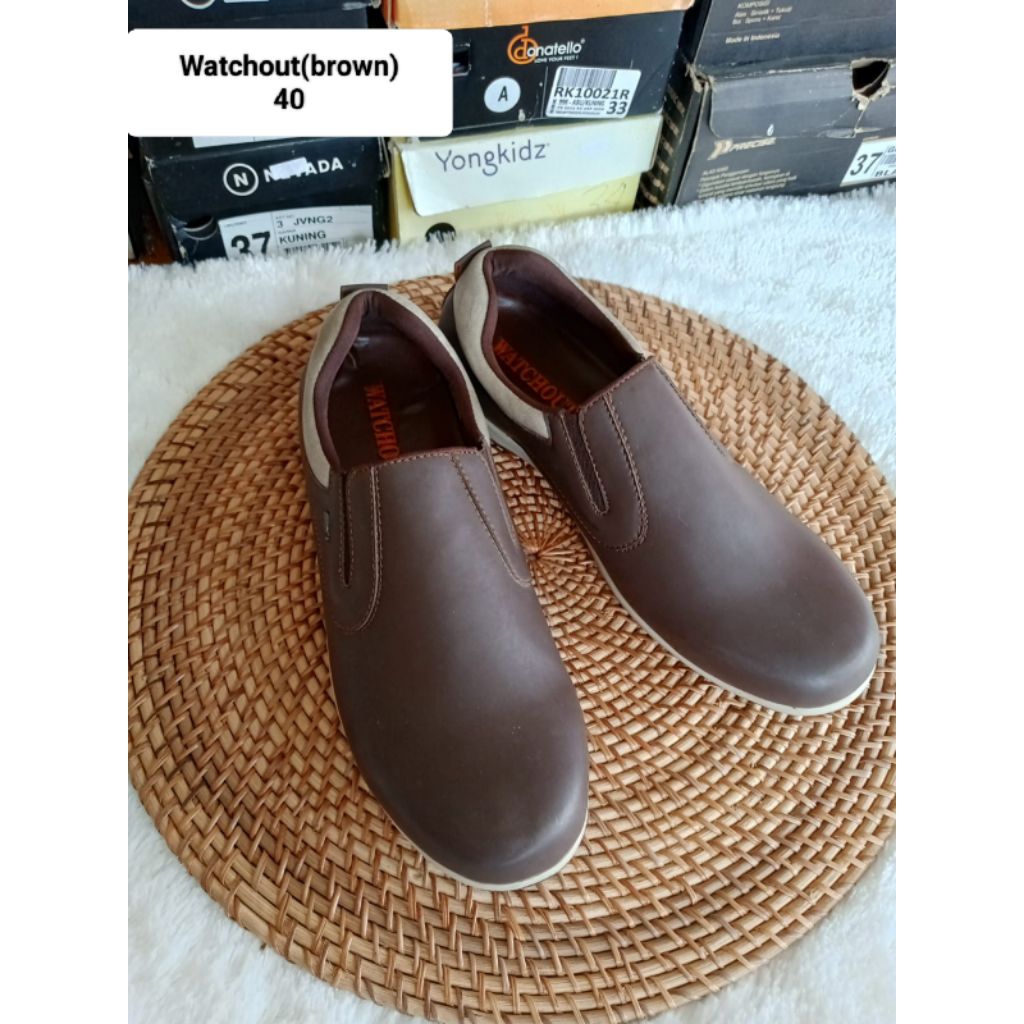 Sepatu watchout