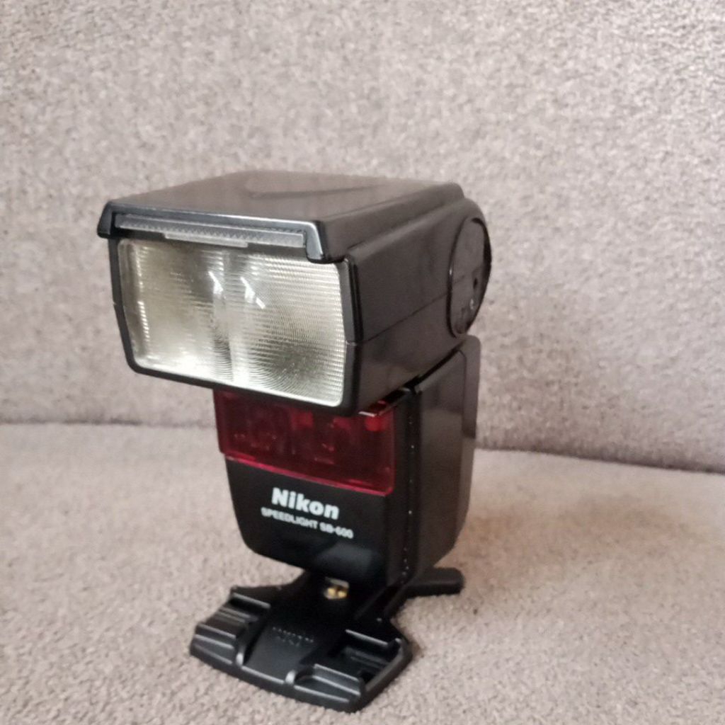 speedlight NIKON sb600