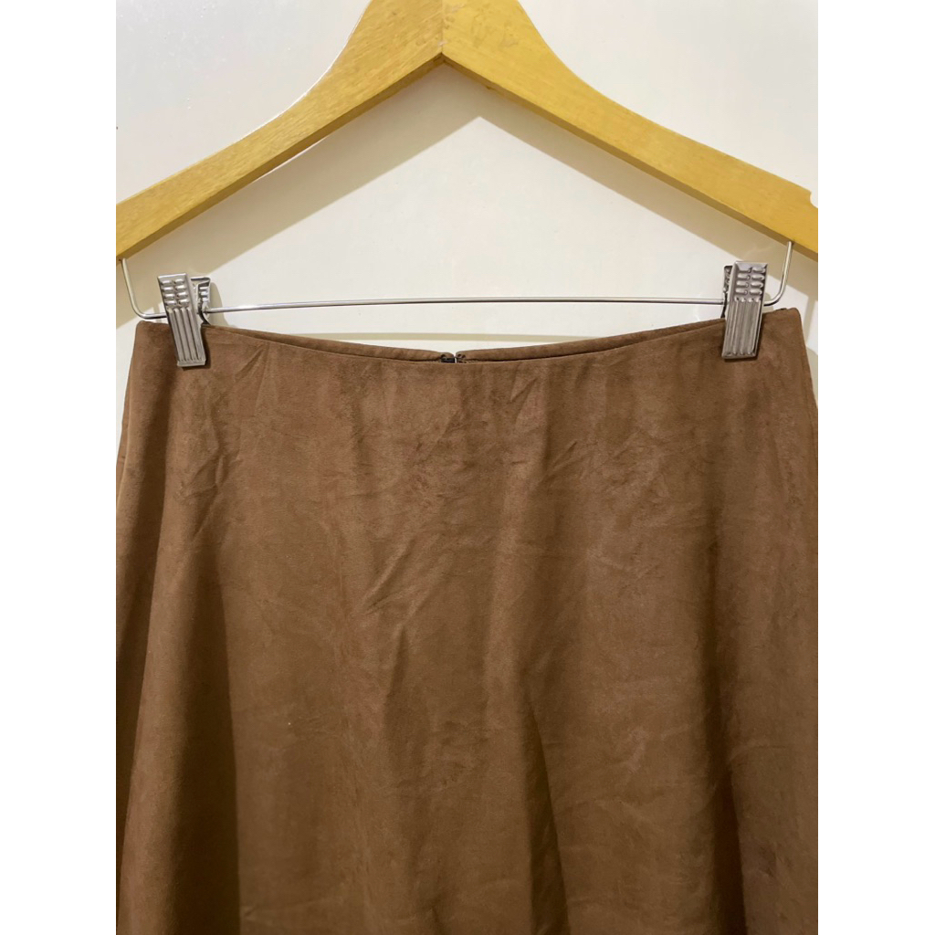 Preloved Rok Midi Suede Coklat by Uniqlo