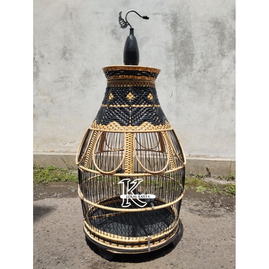 SANGKAR BURUNG PERKUTUT RAJUTAN ROTAN SINTETIS MODEL KERUCUT KUAT DAN TAHAN SEGALA CUACA