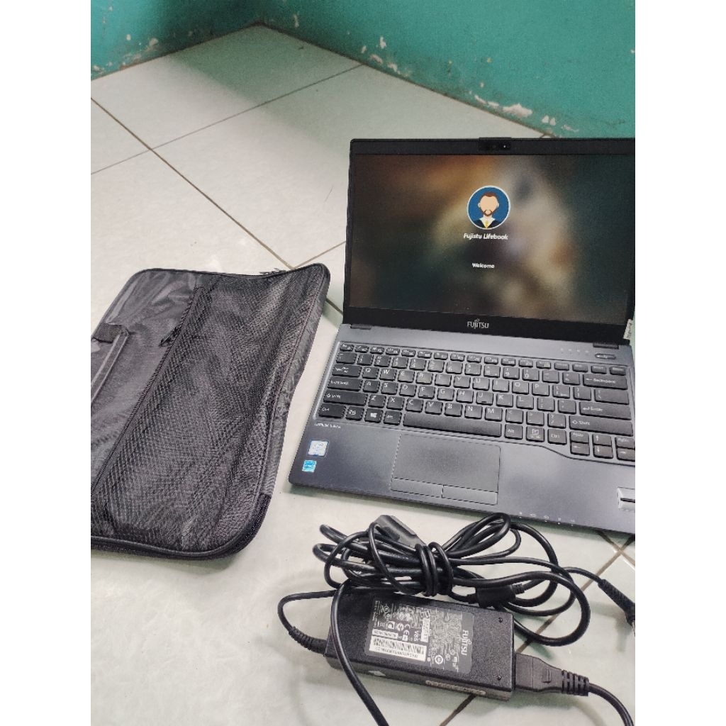 Laptop Fujitsu U938 (bukan U937) I7 Gen 8 Ram 8 Gb SSD 256 GB Normal Bekas