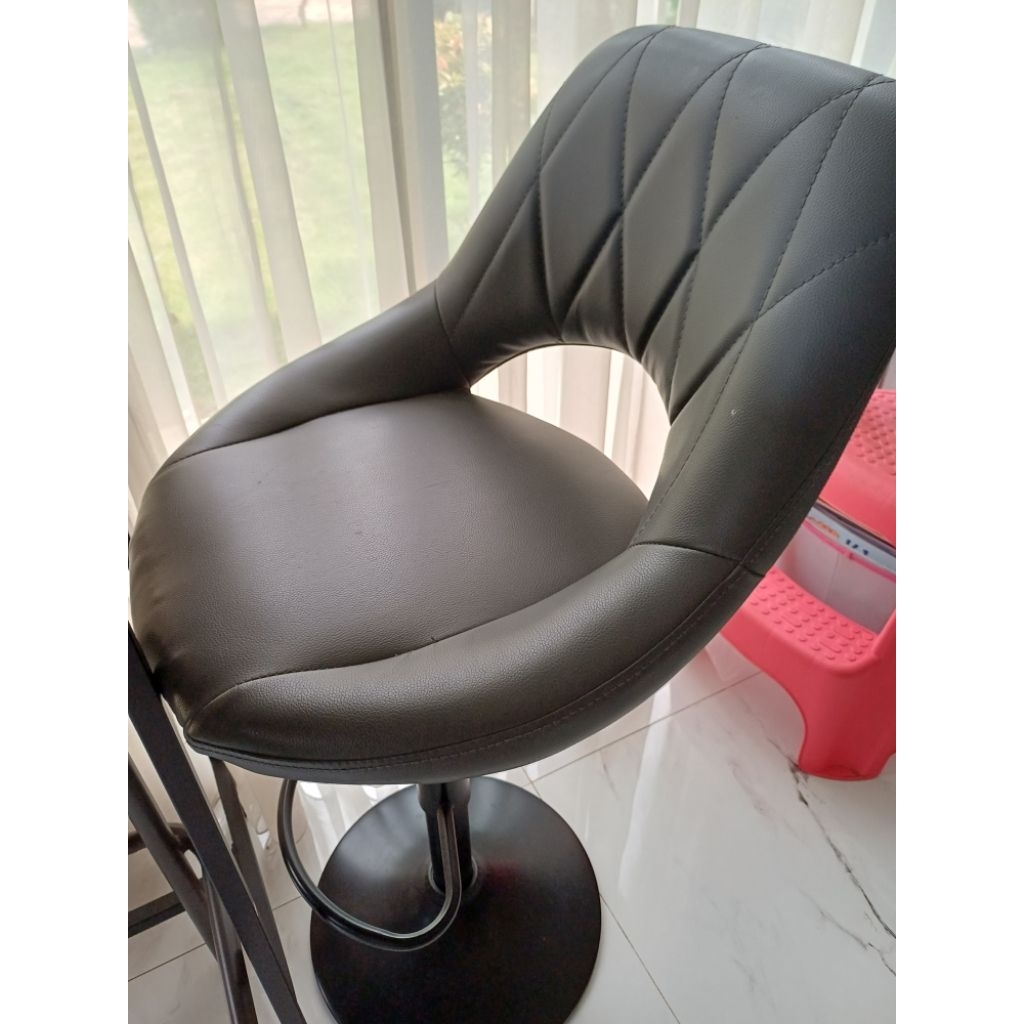 preloved Atria Kursi Bar grey color